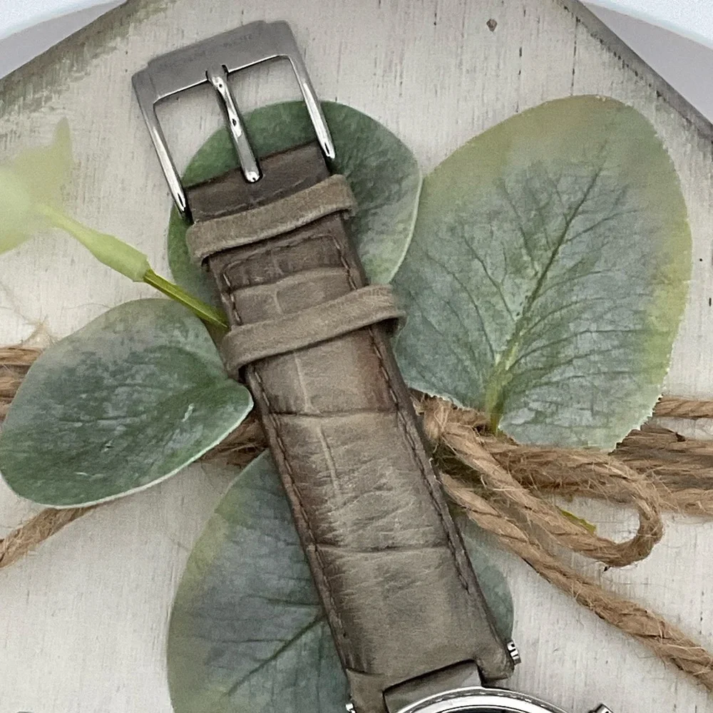 Michael Kors Sawyer Gray Leather Women’s watch all stainless‎ steel 251509 used